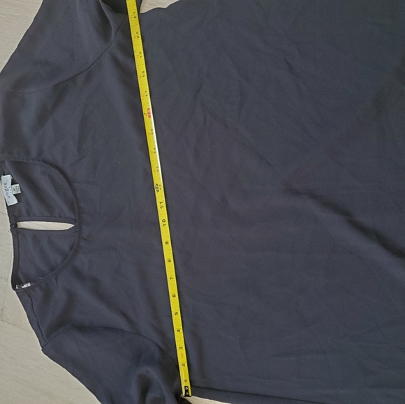 Umgee Keyhole Top with rouched 3/4 sleeves - Picture 6 of 8